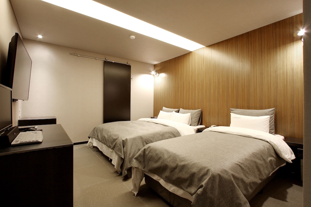 Deluxe Twin Room photo 3