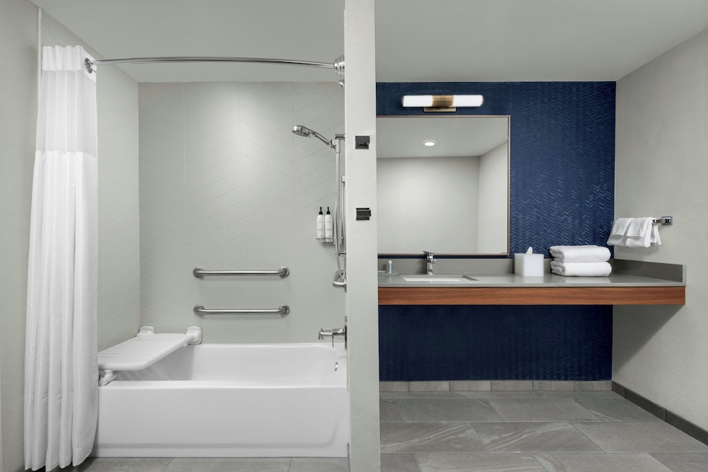 Studio, 2 Queen Beds (Mobility/Hearing Accessible, Tub) - Photo 3
