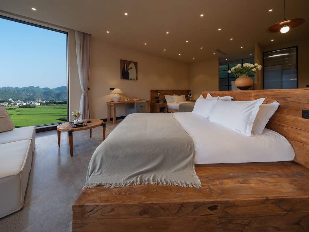Superior Twin Room, Hill View photo 2