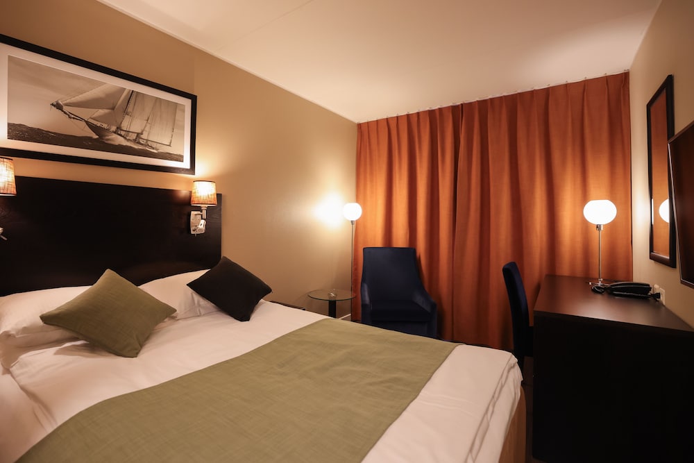 Standard Room, 1 Double Bed, Non Smoking - Photo 6