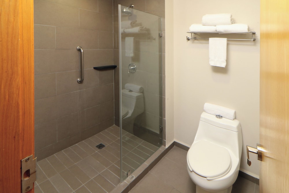 Suite, 1 Bedroom, Harbor View - Photo 7
