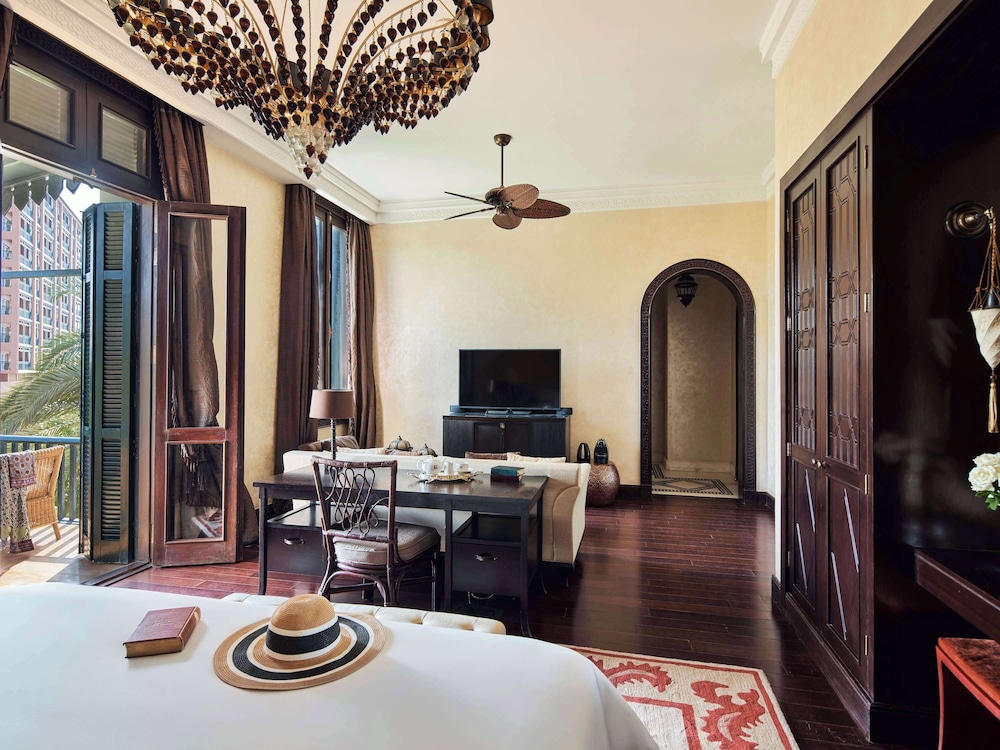 Palace Cataract Suite, 1 King Bed, Garden View - Photo 8