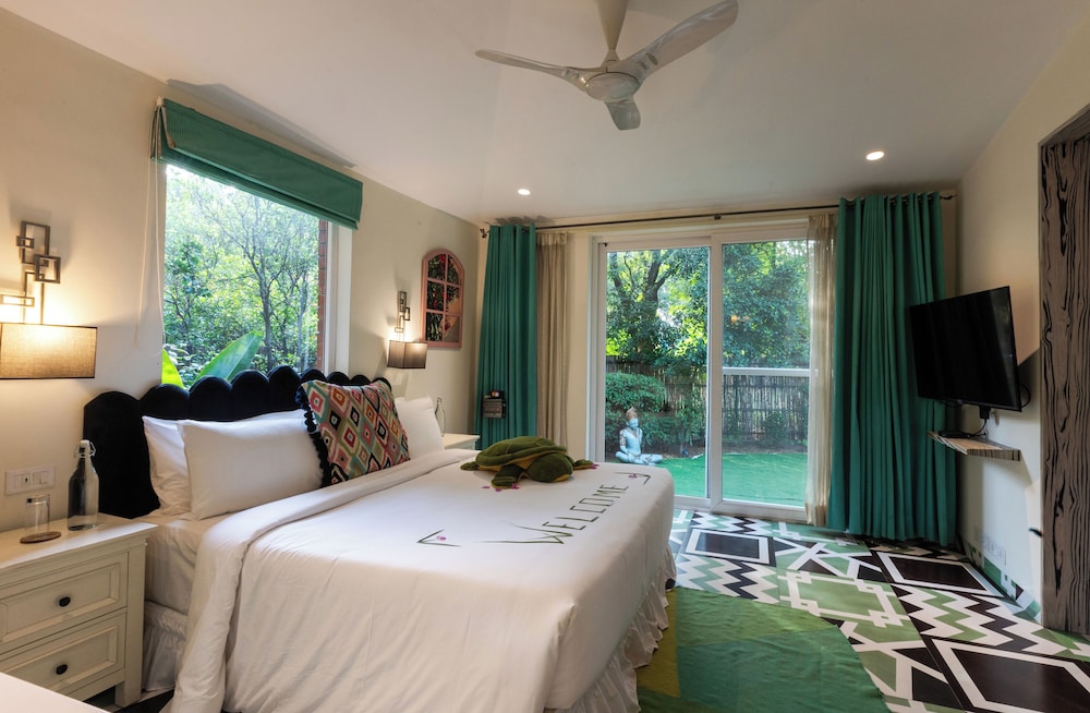 Garden Suite, 1 King Bedroom, Private Garden photo 3