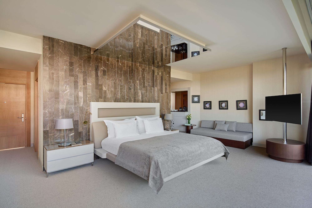 Royal Deluxe Suite