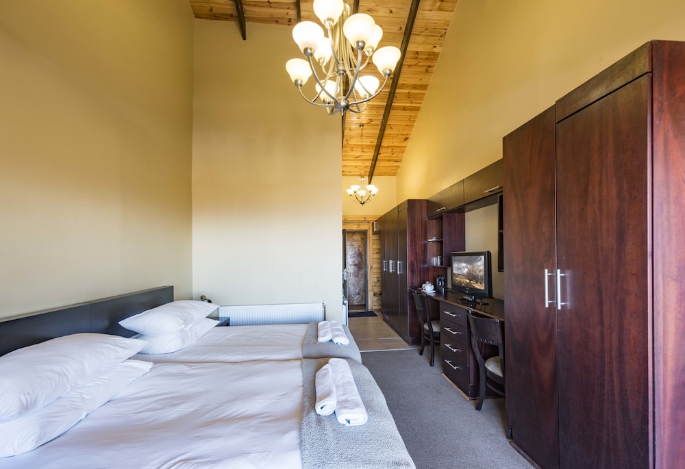 Classic Chalet, 1 Bedroom, Valley View, Mountainside photo 1