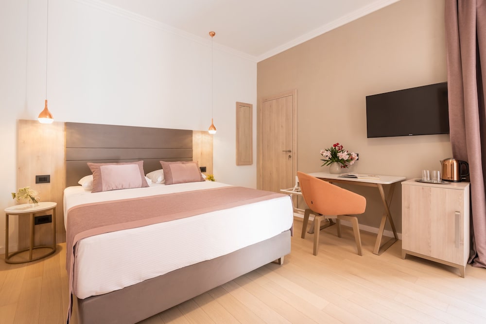 Comfort Double Room, 1 Queen Bed, Non Smoking, Courtyard View