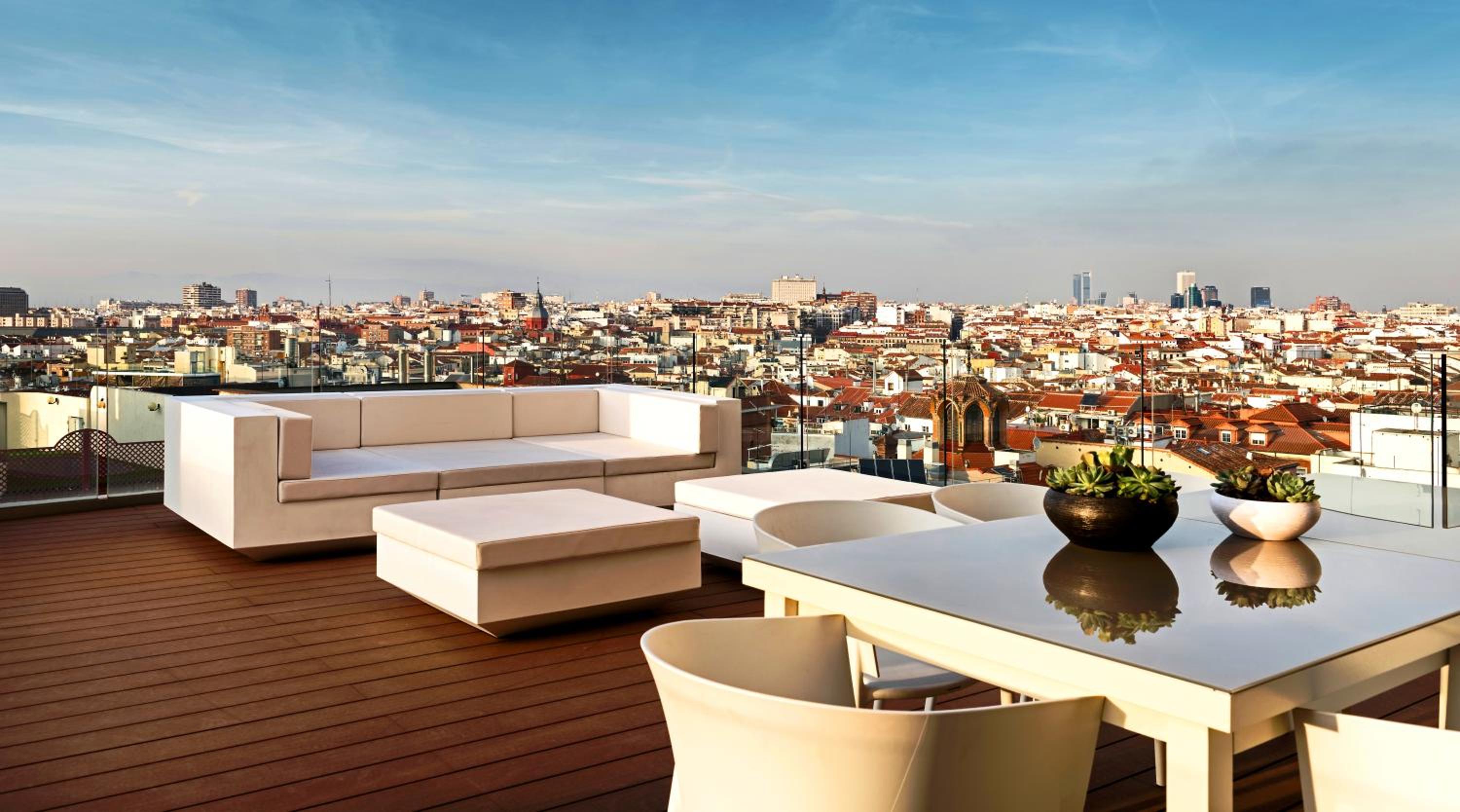 Skyline 3 Bedroom Duplex Apartment with terrace - Photo 10