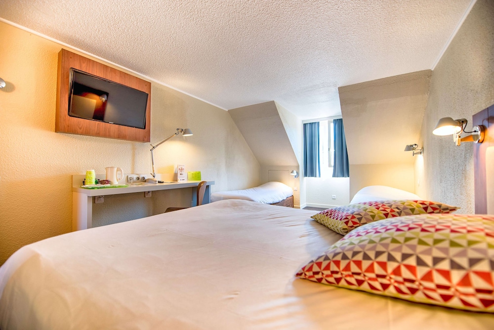 Standard Room, Multiple Beds - Photo 8