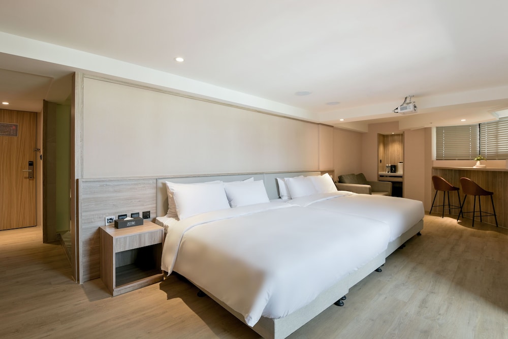Deluxe Family Room - Photo 8