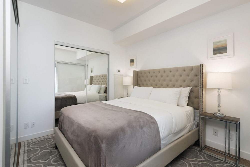 Standard Suite, 1 Queen Bed with Sofa bed