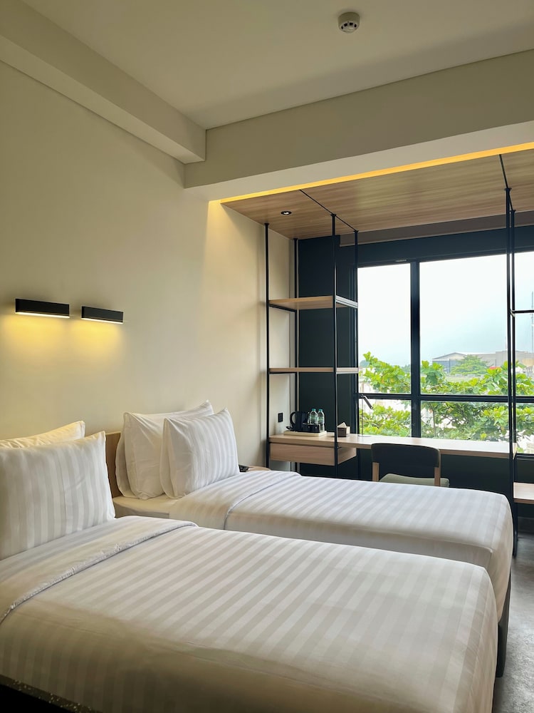 Standard Twin Room, City View