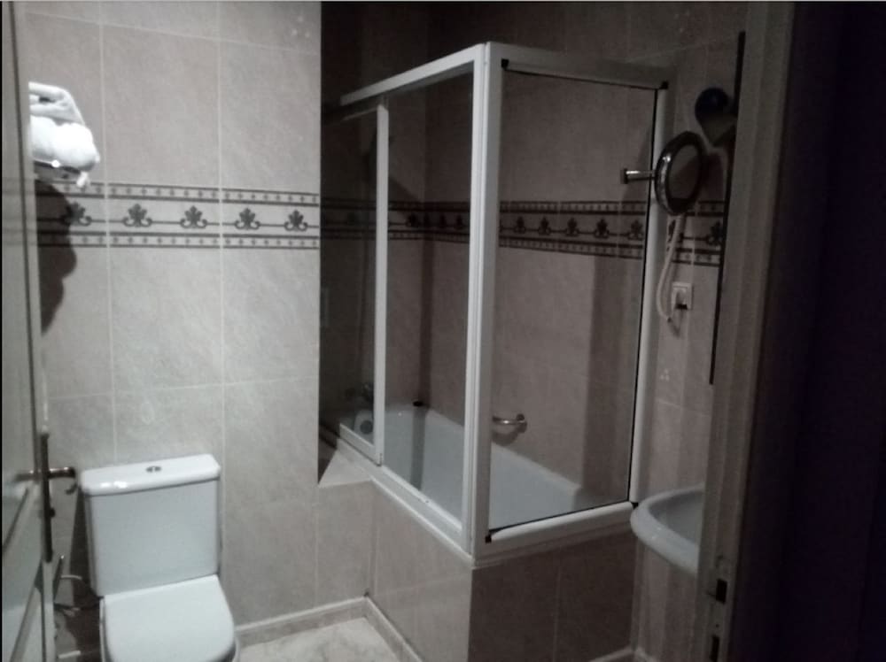 Double Room - Photo 5