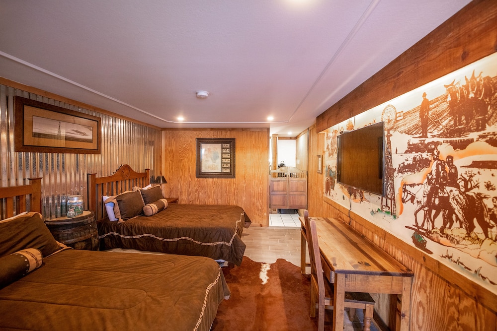 Deluxe Double Room, 2 Queen Beds, Non Smoking - Photo 6