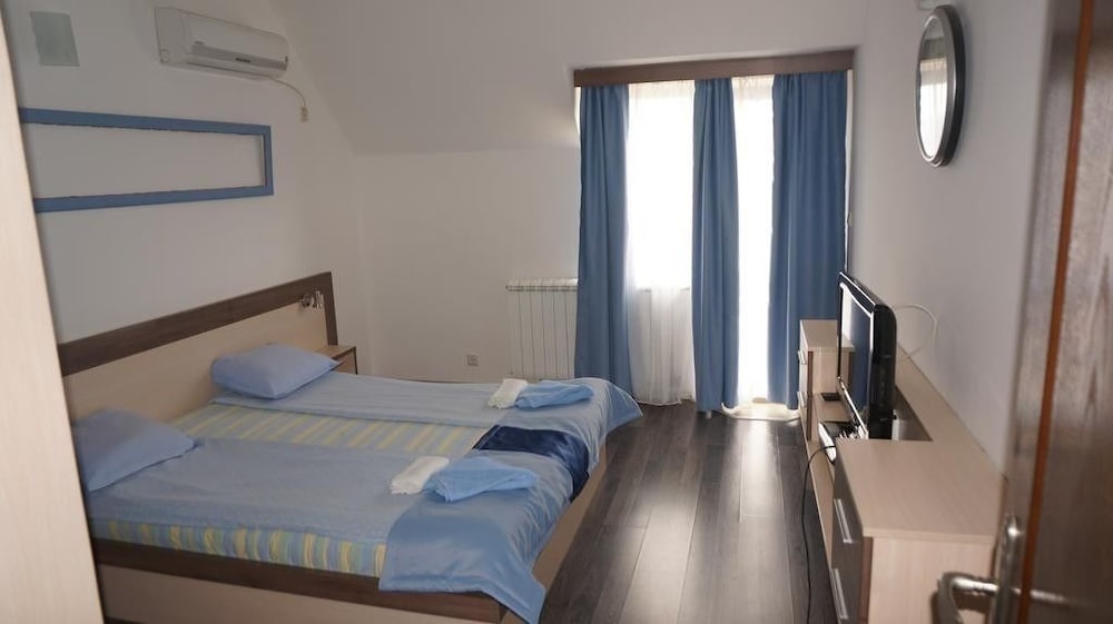 Standard Room, 1 Double or 2 Twin Beds photo 2