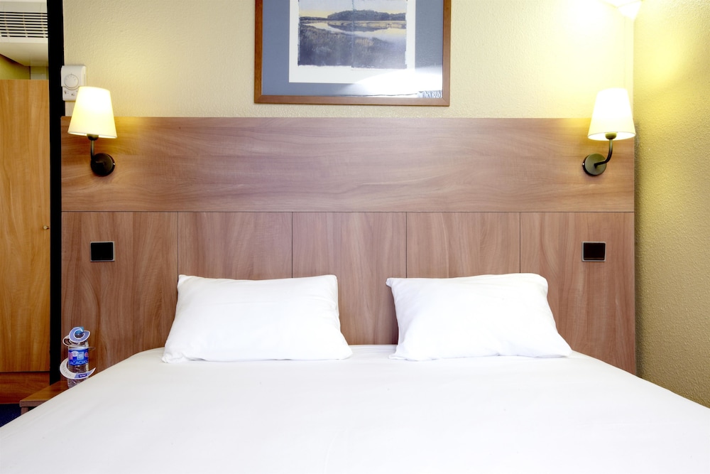 Standard Room, 2 Double Beds photo 3