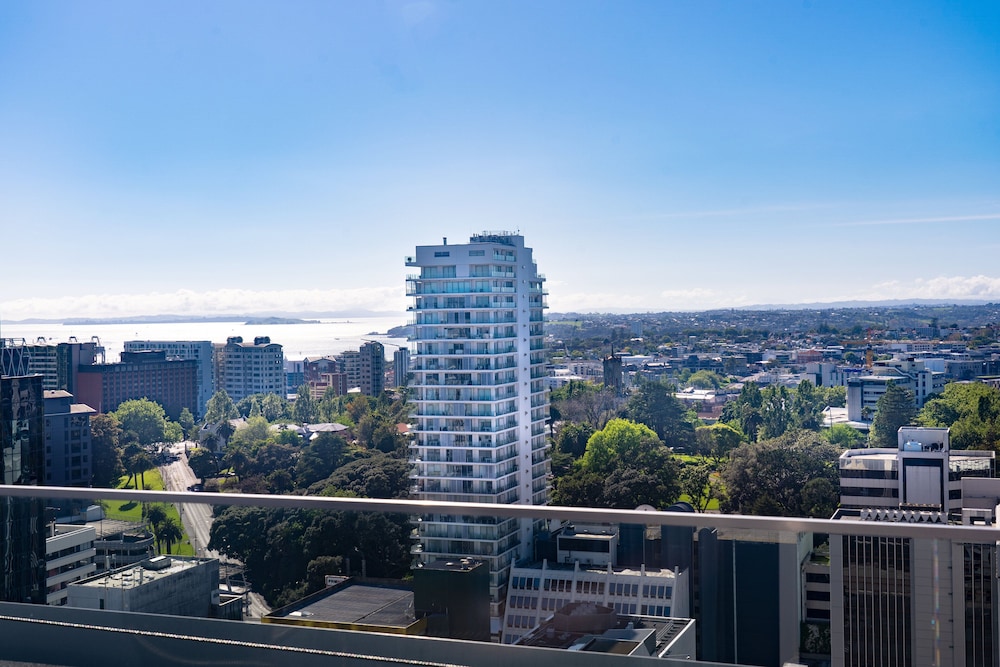 Suite, 1 King Bed, Balcony, Ocean View (Club Lounge Access) - Photo 9
