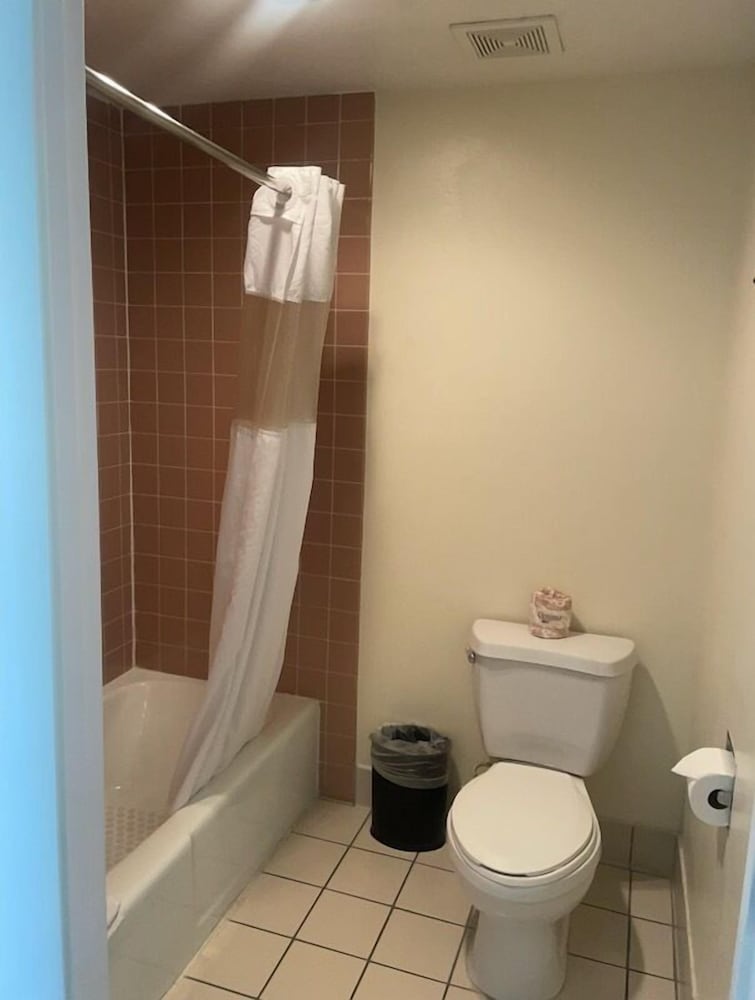 Standard Room, 1 King Bed - Photo 1