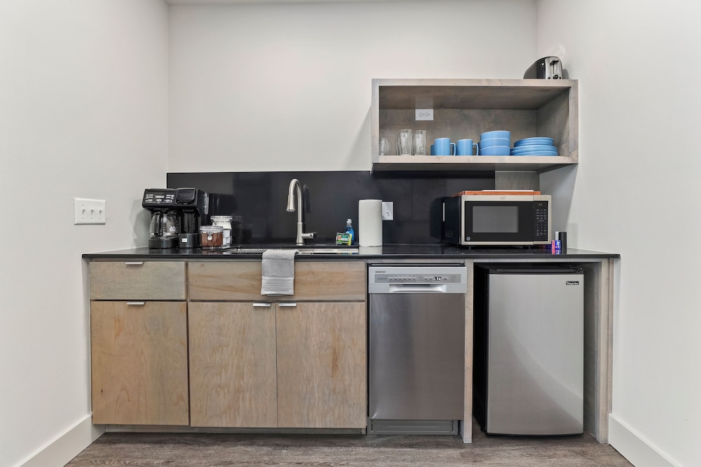 Basic Apartment photo 3