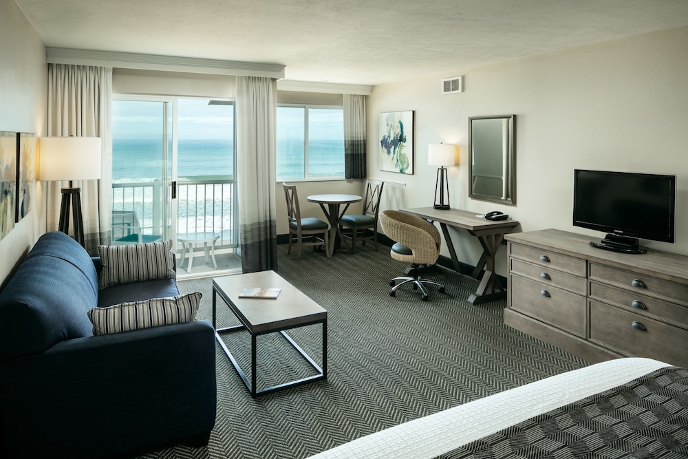 Room, 1 King Bed, Oceanfront photo 1