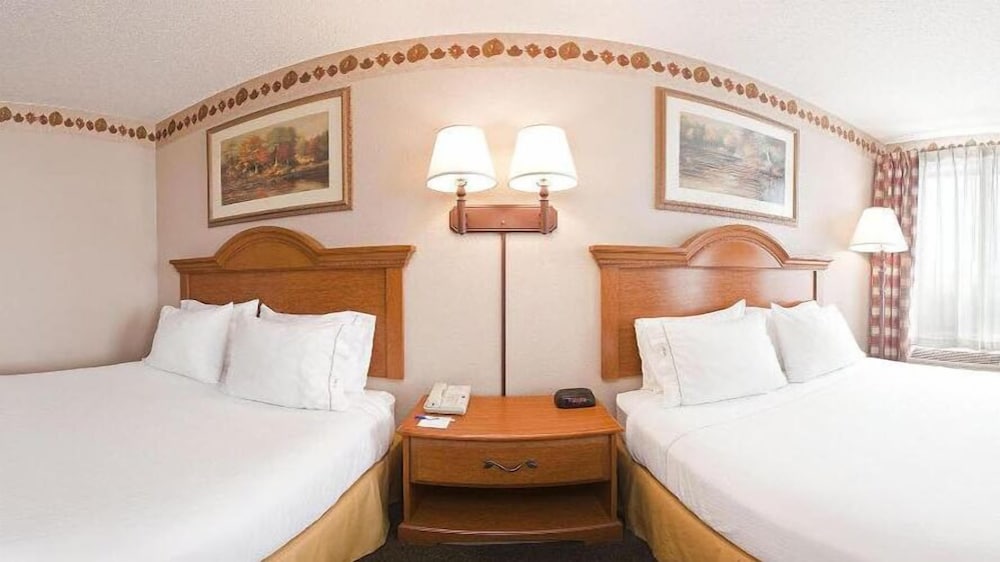 Standard Room, 2 Queen Beds - Photo 3