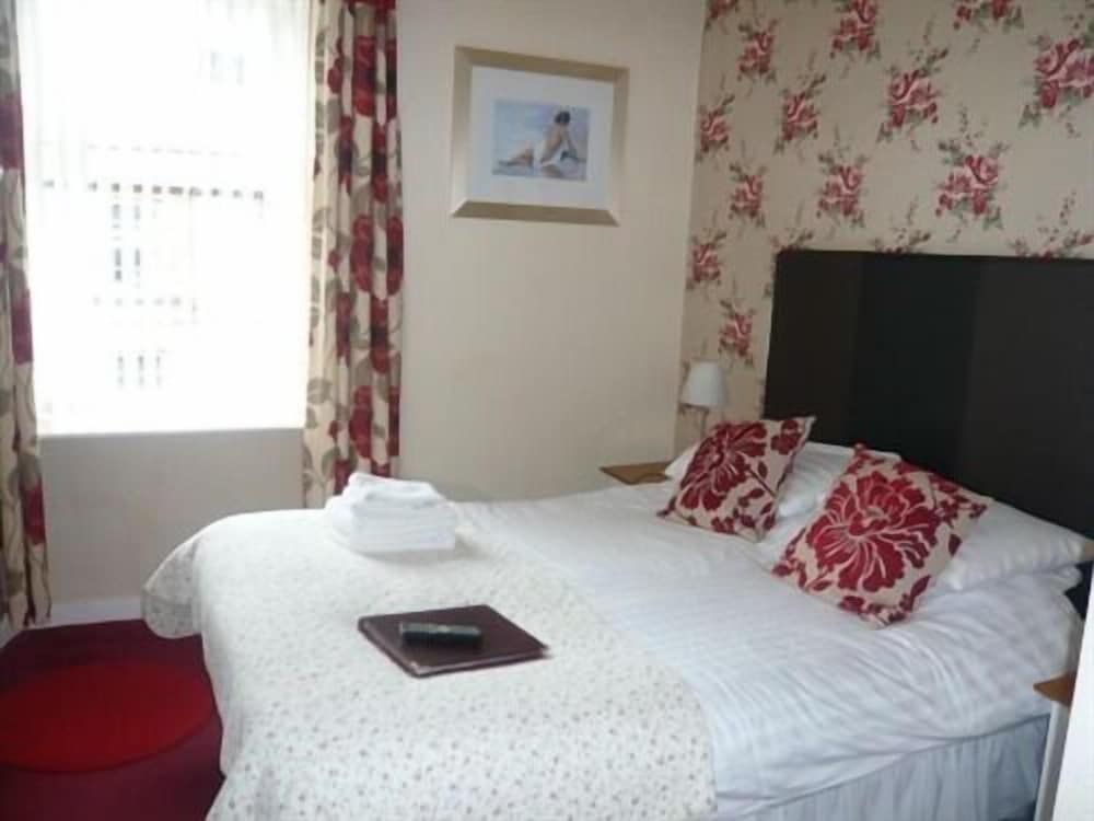 Suite, Ensuite photo 2