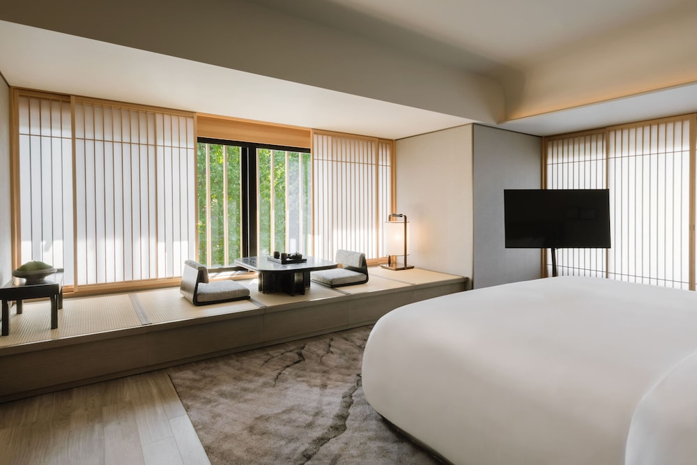 Premier Suite, 1 King Bed - Photo 1