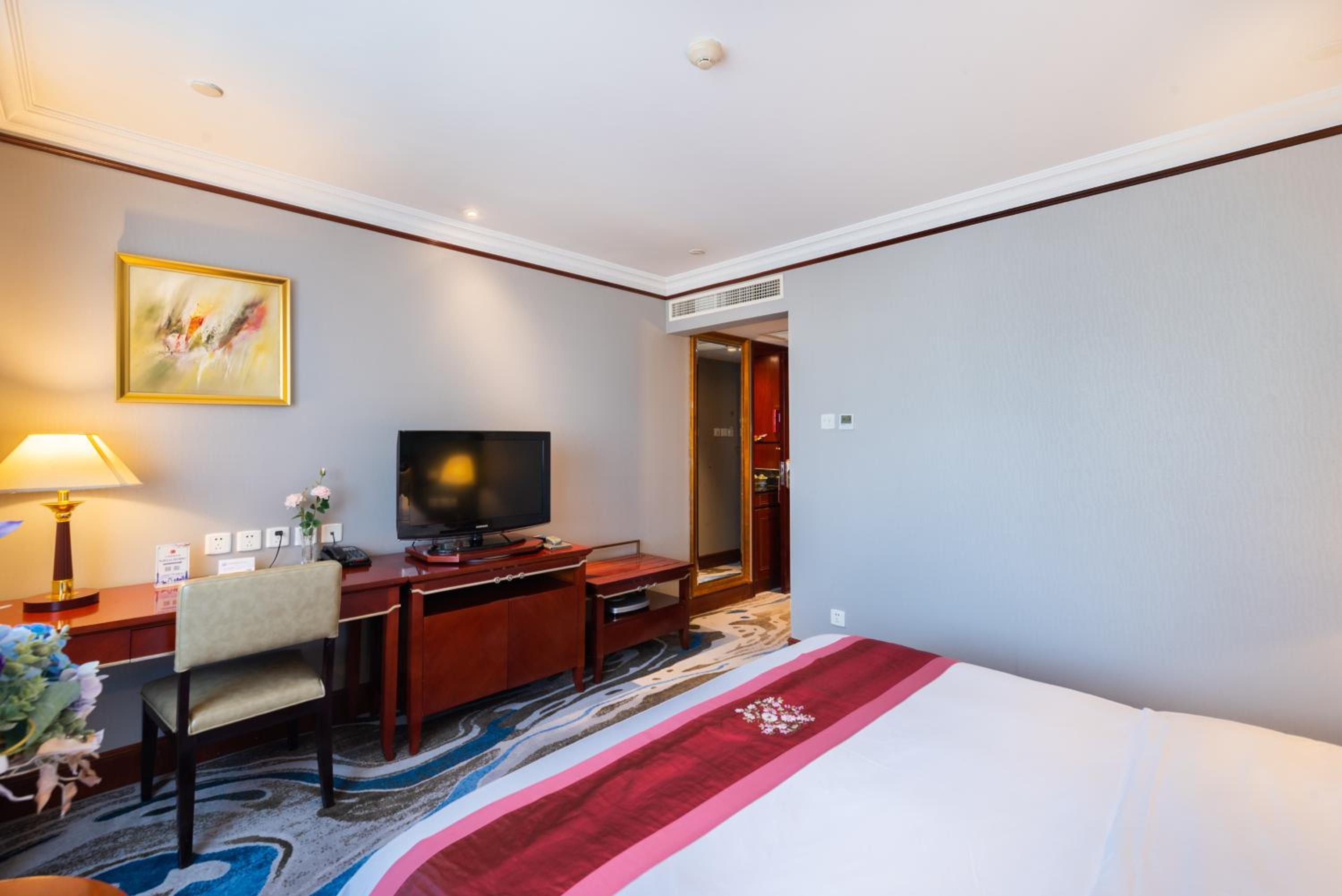 Comfort King Room photo 2