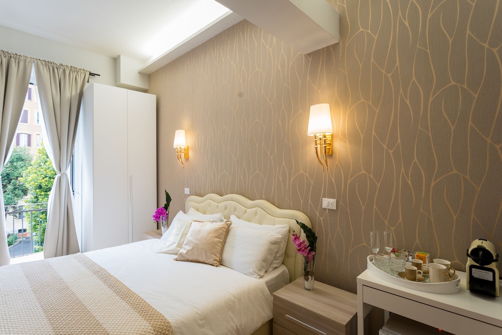 Comfort Triple Room, 1 Bedroom, Courtyard View photo 2