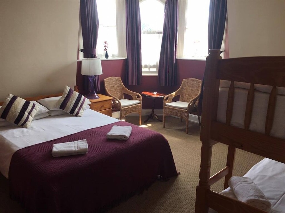 Suite, Ensuite photo 1