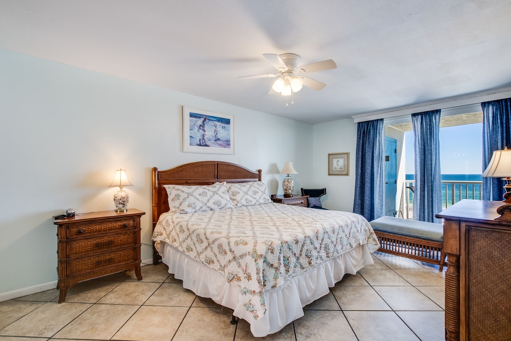 Signature Condo, 3 Bedrooms, Balcony, Beach View photo 3