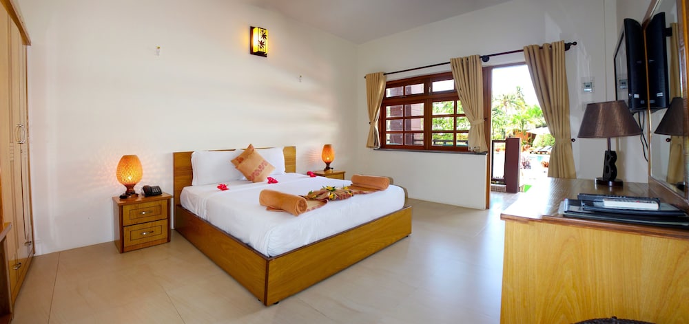 Pool View Room photo 2