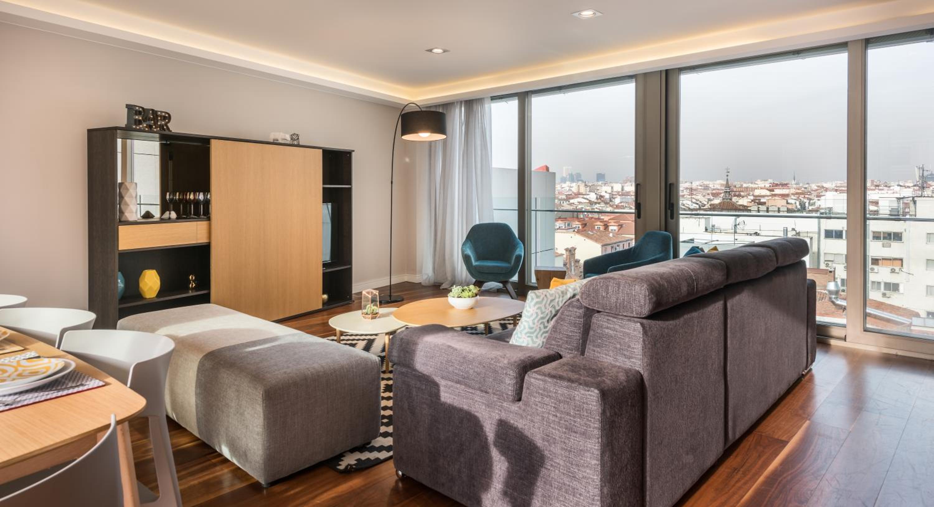 Skyline 3 Bedroom Duplex Apartment with terrace - Photo 12