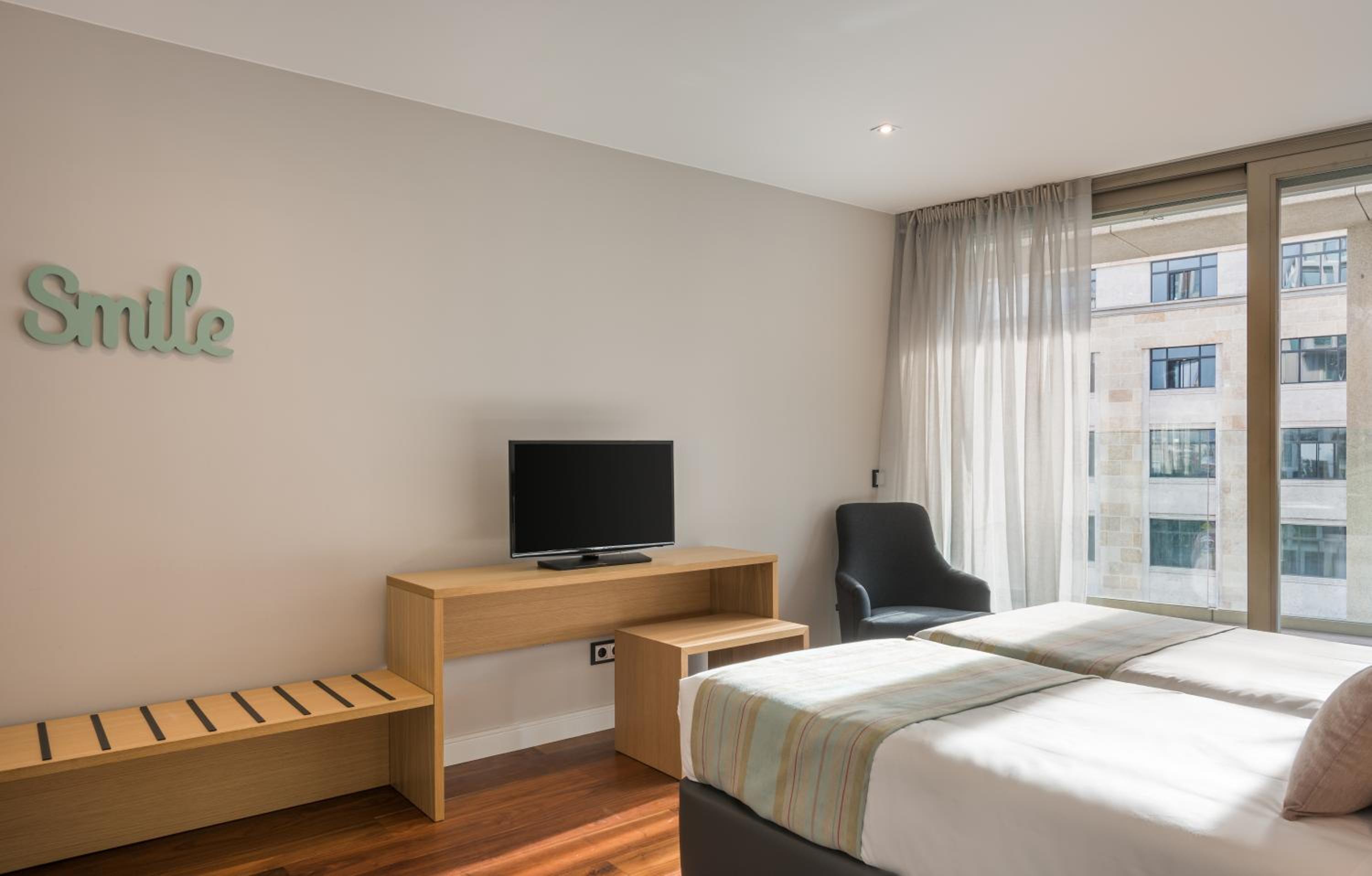 Skyline 3 Bedroom Duplex Apartment with terrace - Photo 13