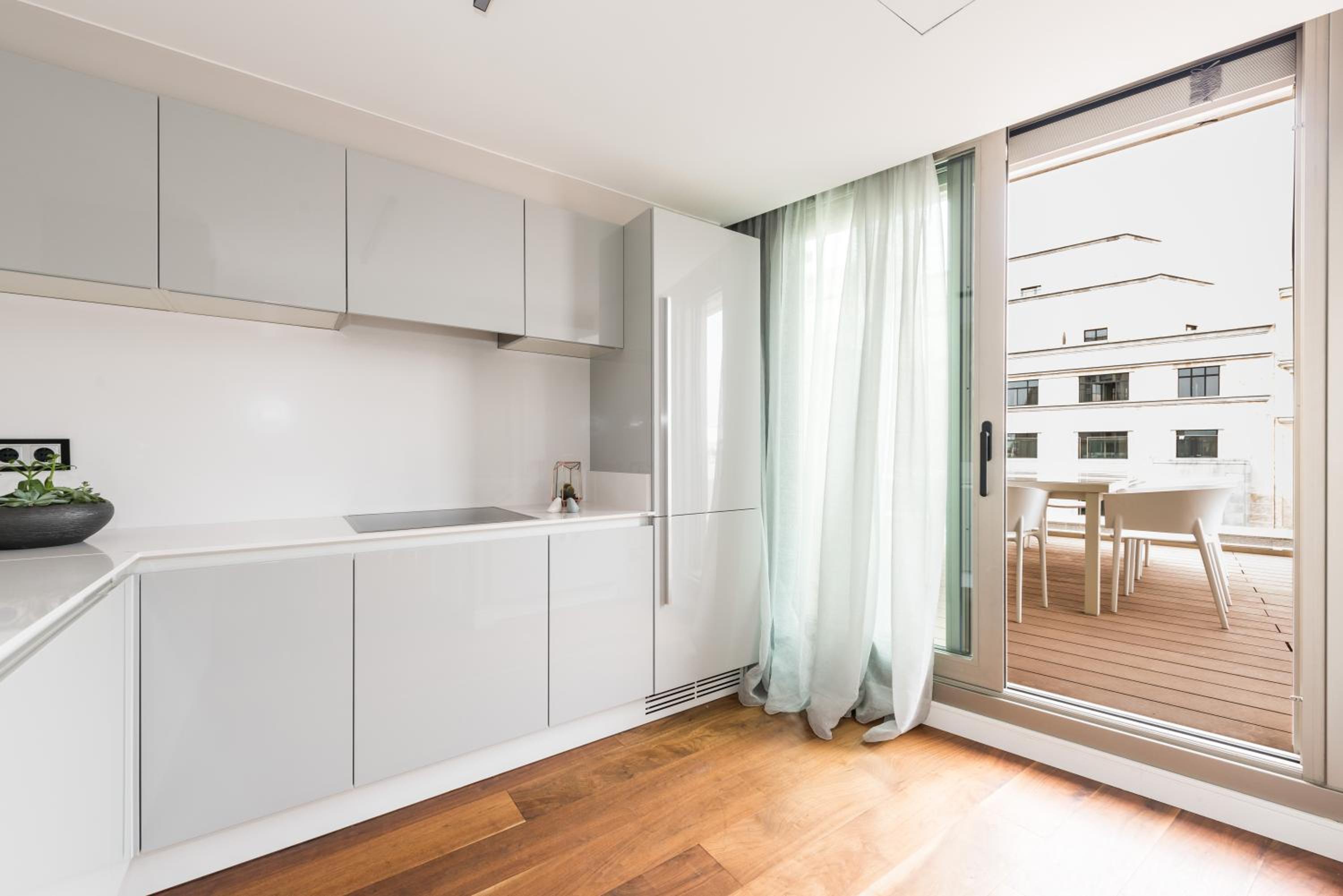 Skyline 3 Bedroom Duplex Apartment with terrace - Photo 5