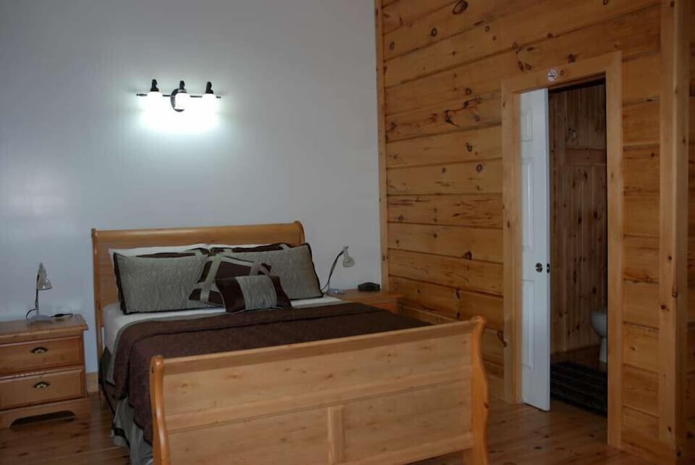 Standard Room, 1 Queen Bed with Sofa bed, Balcony, Lake View photo 2