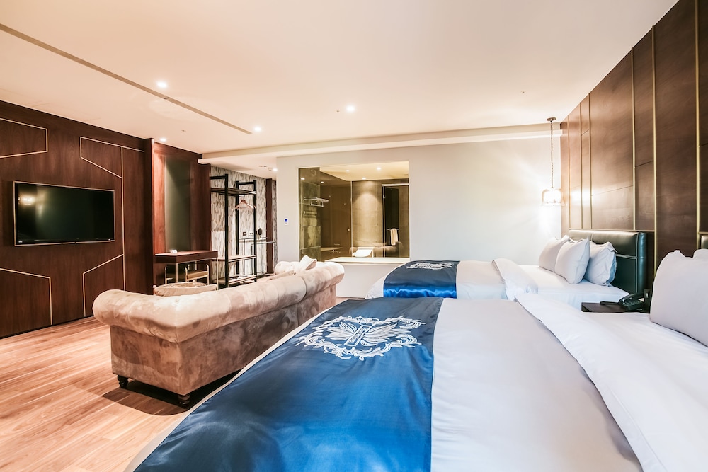 Deluxe Quadruple Room photo 3