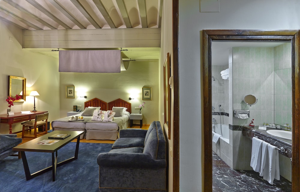 Standard Double or Twin Room photo 3