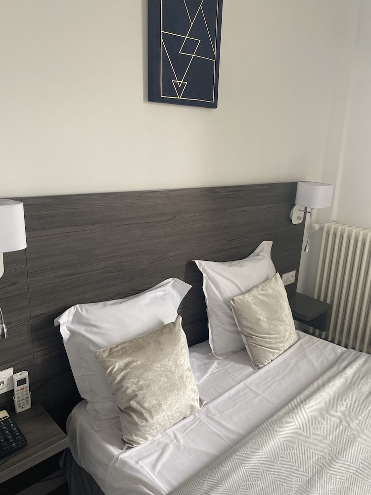 Standard Double Room - Photo 9