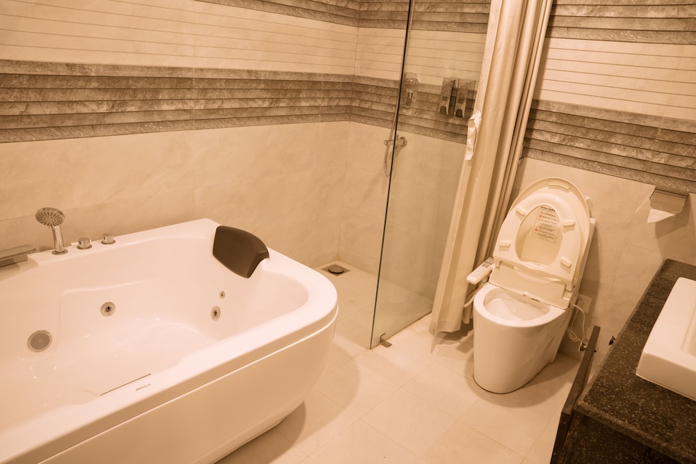 Premium Suite - Photo 9