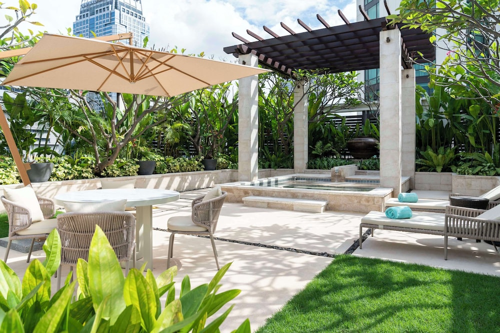 Suite, Terrace thumbnail 5