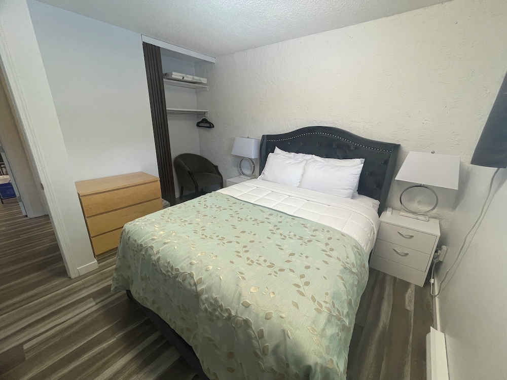 Economy Suite, 2 Bedrooms, Non Smoking (Upper Floor, No Pets Allowed) photo 2