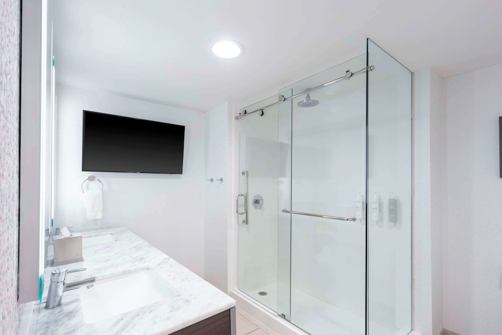 Room, Accessible photo 2