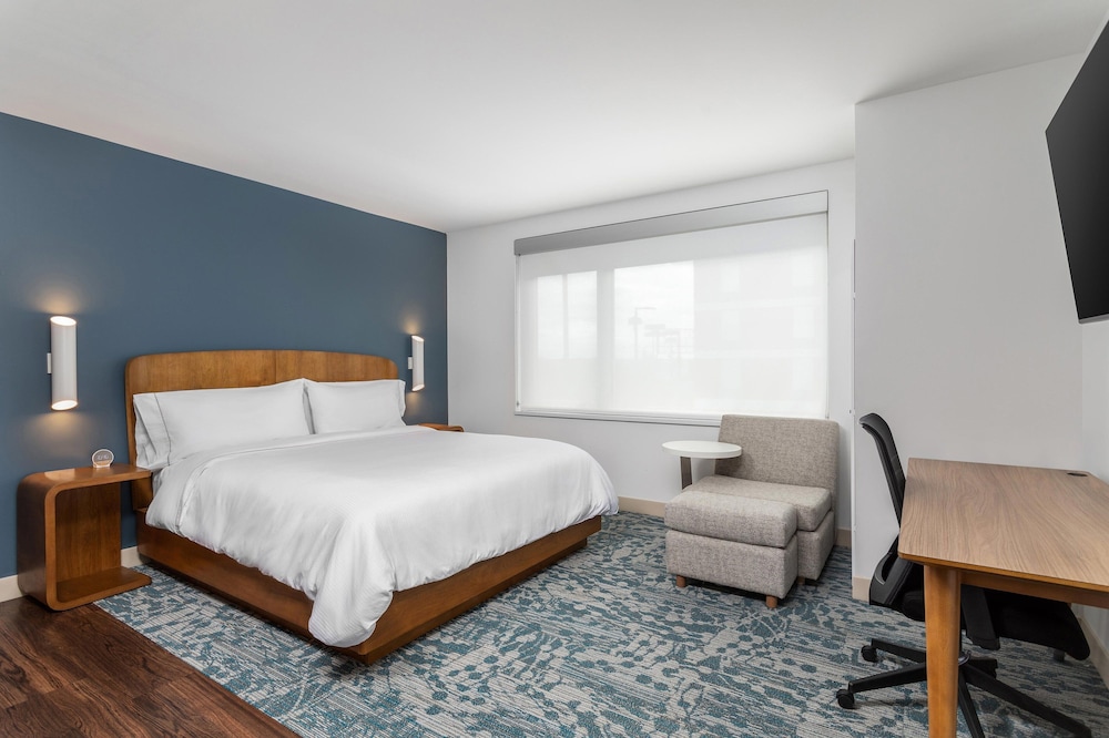 Standard Room, 1 King Bed (Mobility/Hearing Access, Transf Shwr) - Photo 1