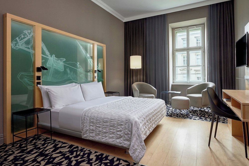 Executive Room, 1 King Bed photo 3