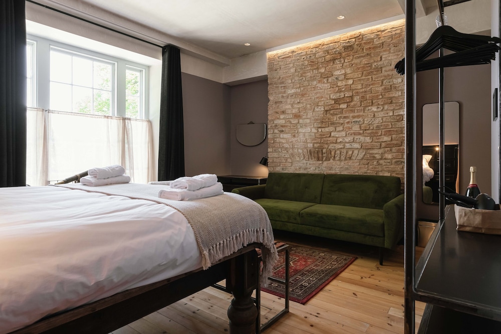 Signature Quadruple Room photo 1