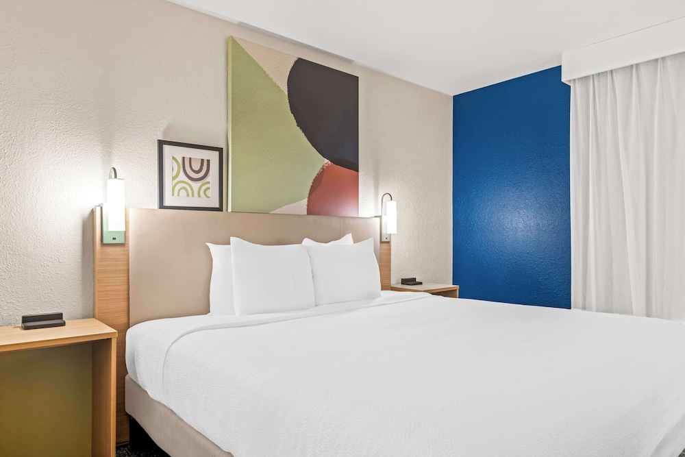 Room, 1 King Bed photo 1