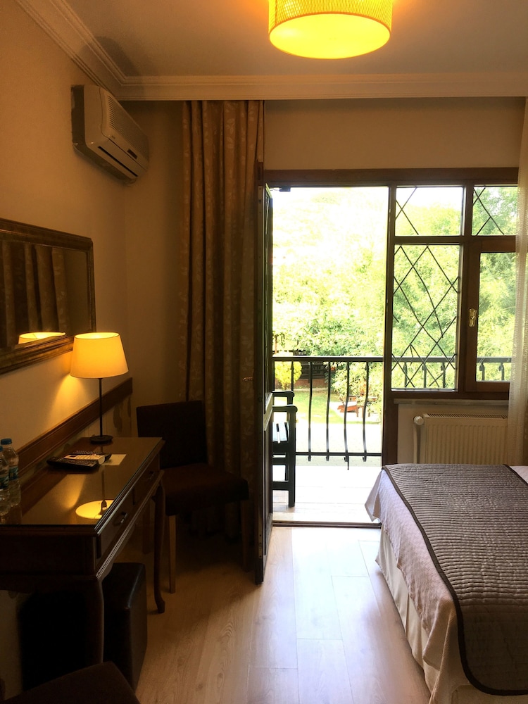 Room, Balcony, Courtyard View photo 3