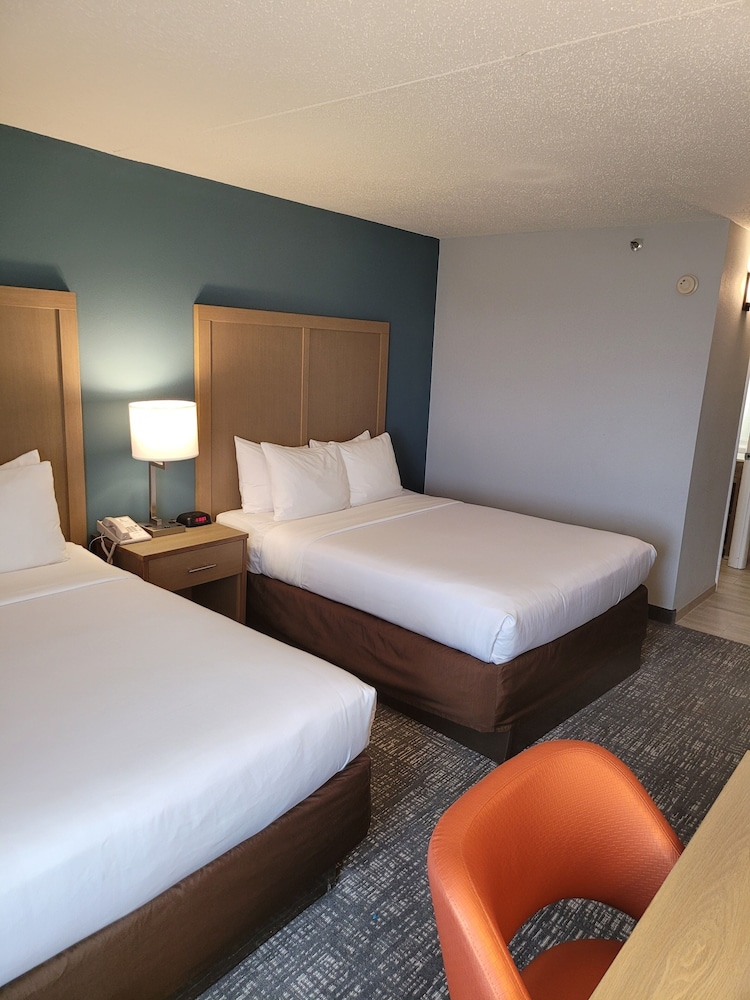 Standard Room, 2 Queen Beds, Non Smoking - Photo 2