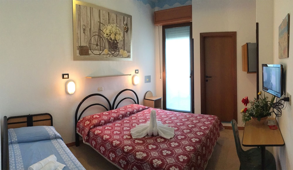 Family Double or Twin Room photo 1