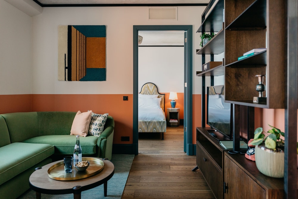 Apartment, 1 King Bed thumbnail 5